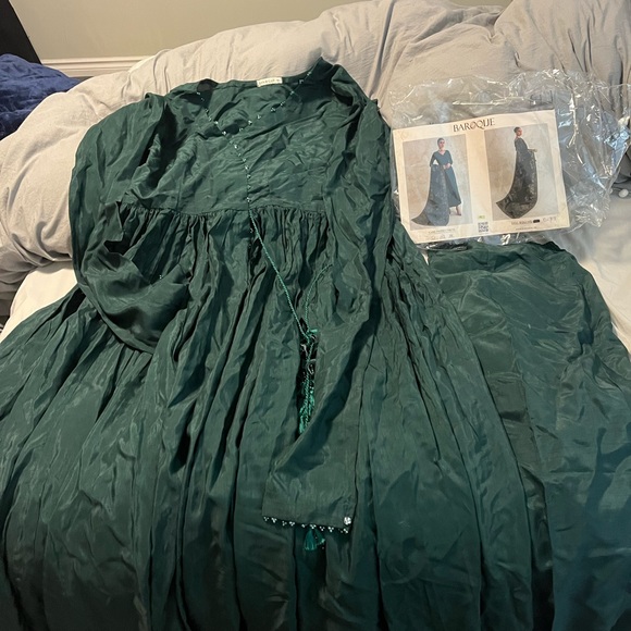 Baroque dress - Picture 1 of 3